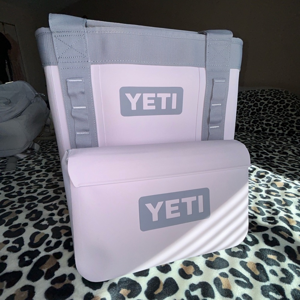 Cherry Blossom Yeti Camino 20